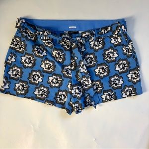 Lane Bryant Like New Blue/ Gray Floral Belted Shorts 28